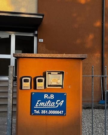R&B Emilia Acomodação com café da manhã Cadeo Exterior foto